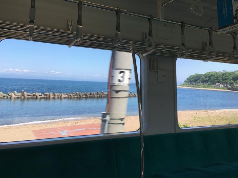 車窓からの東小樽海水浴場