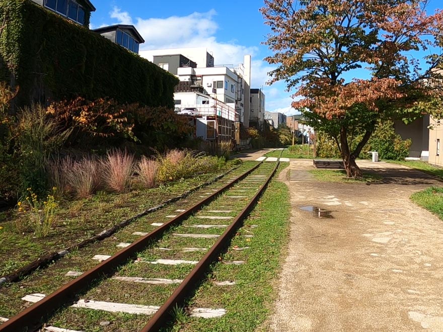 旧手宮線跡地の散策路の様子