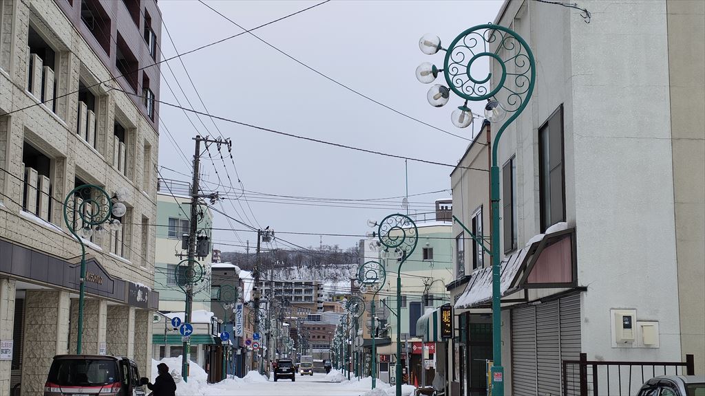 梁川通りに有るスズラン型の街灯